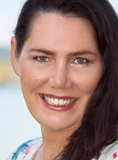 Stefanie, seriös, vertrauenswürdig, ehrlich. Bild von Stefanie die herausragende Parapsychogin und Lebensberaterin mit den außergewöhnlichen Fähigkeiten für das Übersinnliche.