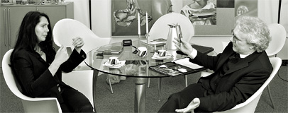 Bild 17 aus dem Interview, Der Dipl. Kommunikations-Designer, Buchautor und Wissenschaftler Thomas Everett im Interview mit Stefanie, Stefanie, seriös, vertrauenswürdig, ehrlich, Die Auserwählte, Stefanie mit dem Blick ins Verborgene, die wahre Expertin auf dem Gebiet des Übersinnlichen, Stefanie aus Kolbermoor, Astro Soforthilfe, Mein Glückspartner, Mein Astro Flirt, aZAZZ, Caudex Verlag, Engel hilf Das Übersinnliche beeindruckt immer mehr Menschen, deshalb frägt Buchautor und Kommunikations-Experte Thomas Everett im Interviwew mit Stefanie penibel und direkt nach und erhält von der auserwählten Stefanie ehrliche und persönliche Antworten